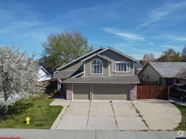 Building Photo - Sparks Home Near Vista Blvd