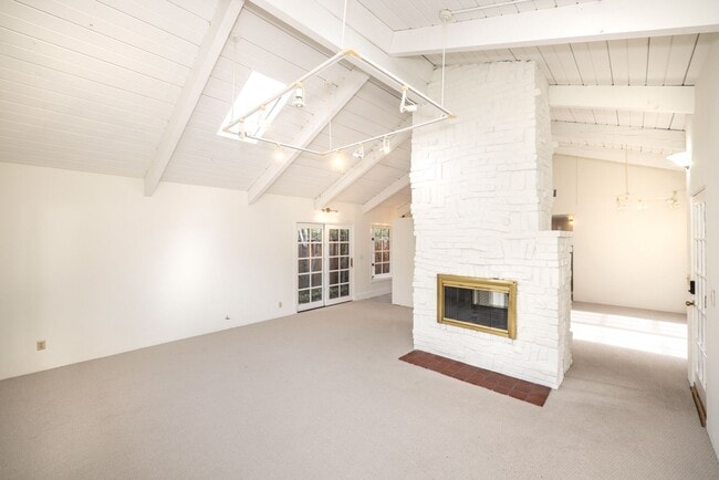 Photo - Charming 3 Bed, 2 Bath Single Story Home - Available Short Term!