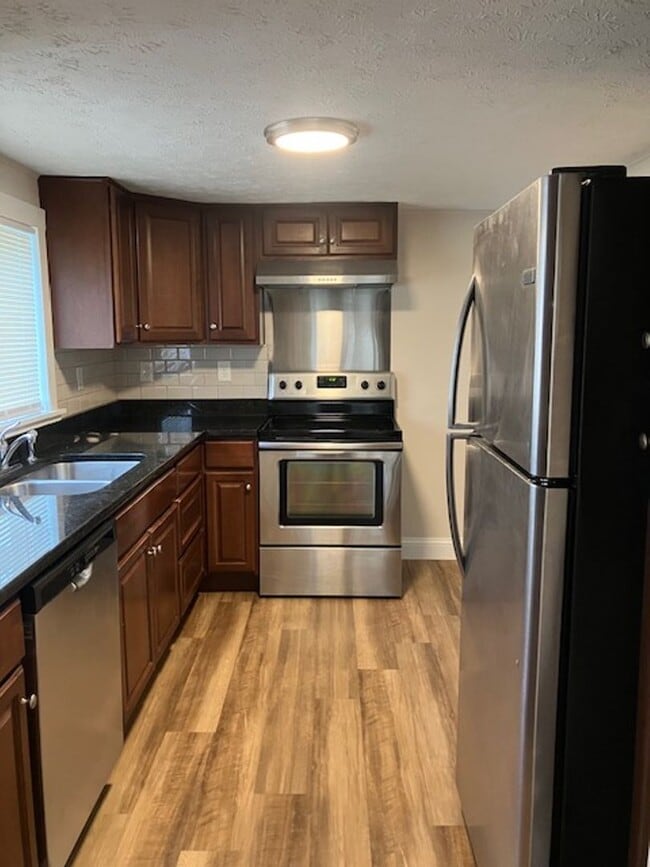 821 Dubois Rd