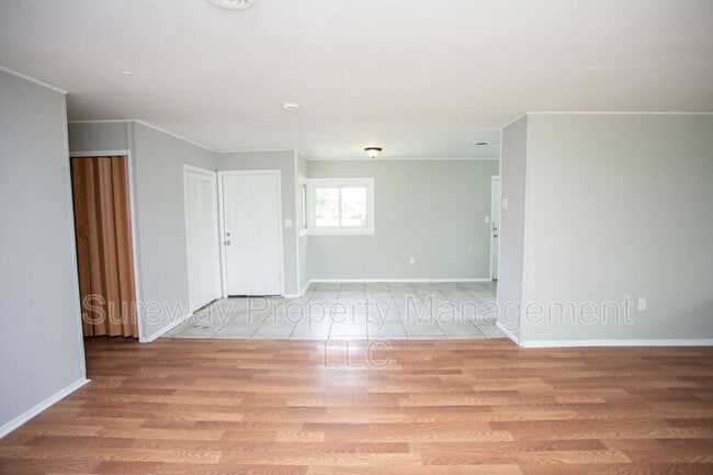 Photo - 17 Snowdon Ln