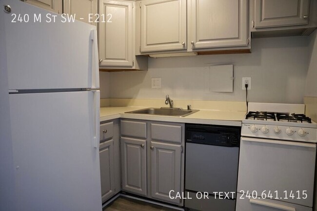 Photo - 240 M St SW