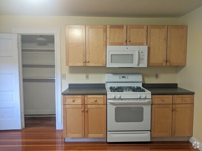 Building Photo - 41 Bay State Ave Unit 3 Rental