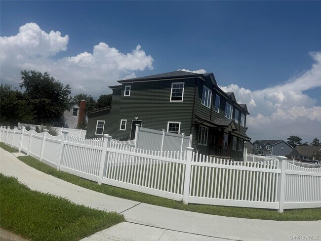 Photo - 572 Decatur St