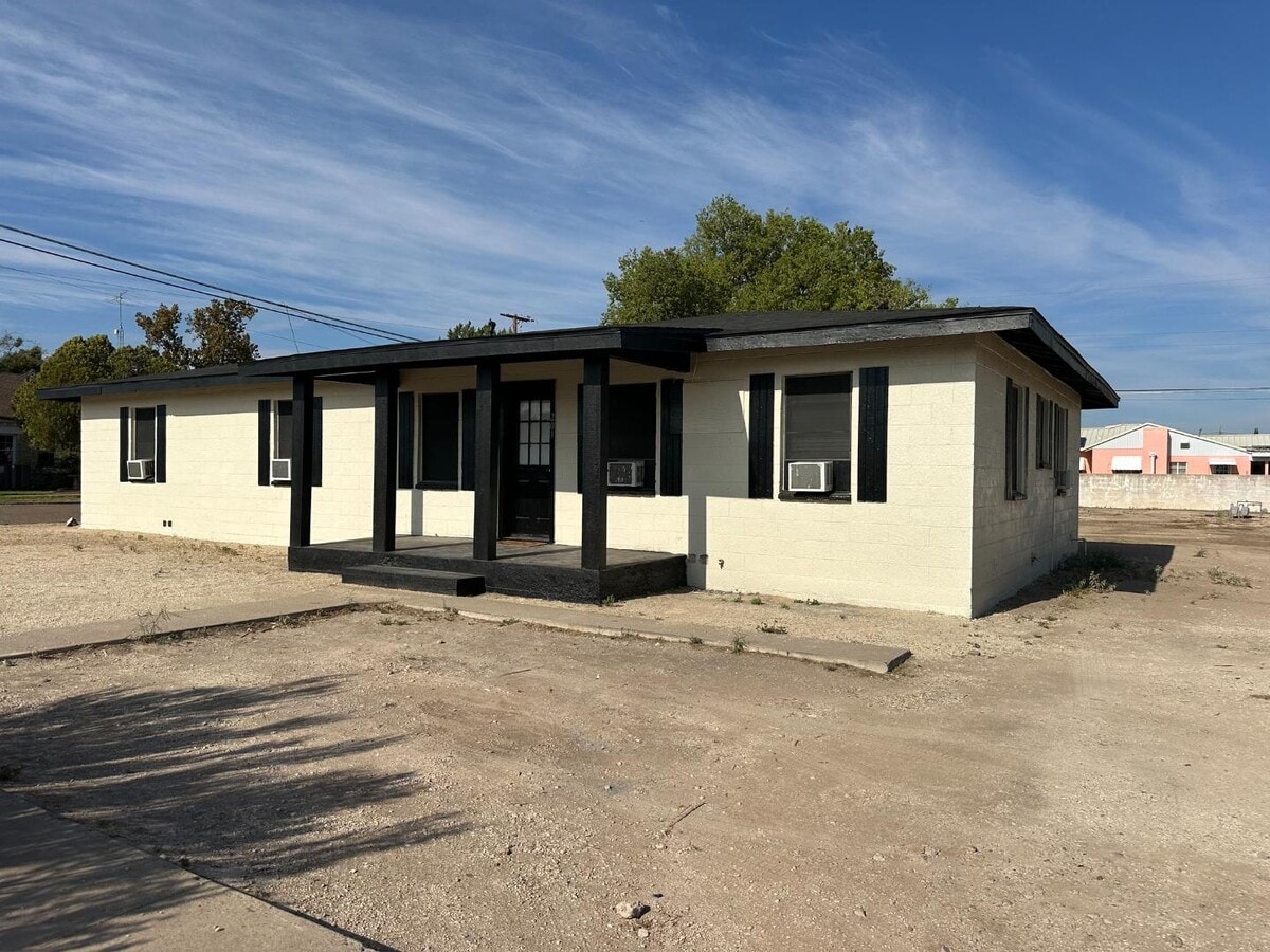 Photo - 203 N Colpitts Blvd