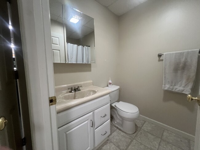 Photo - 1460 Bergamont St