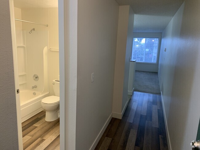 Building Photo - 2405 NW Irving St Unit 2405#11 Rental