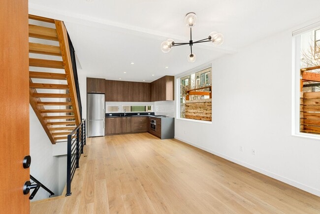 Photo - Eastlake 3 Bedroom Townhouse with Rooftop Deck/Views