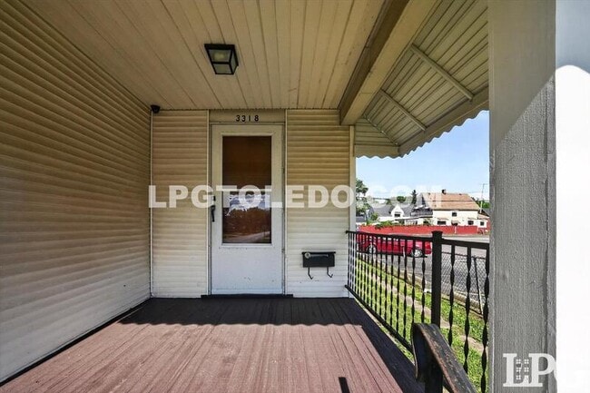 Photo - 3318 Stickney Ave