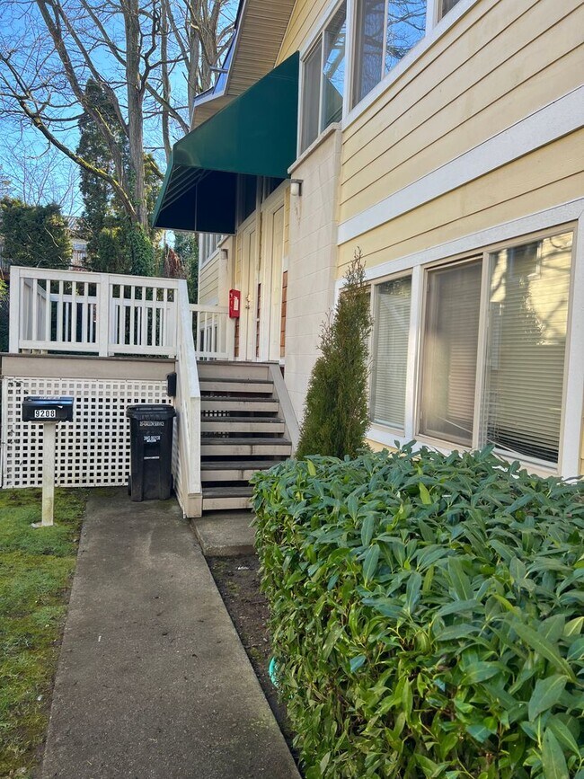 4-Bedroom North Green Lake Townhouse-Style... - 4-Bedroom North Green Lake Townhouse-Style... Unit 9210