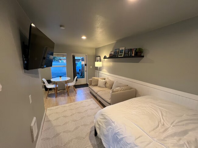 Photo - 2504 Bridgeport Way W Unidad Studio C