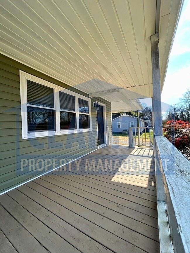 Photo - 901 Westover Dr SW