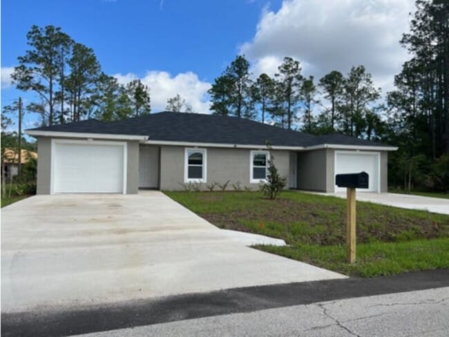 Newer Build Duplex Available Pine Lakes! - Newer Build Duplex Available Pine Lakes! House