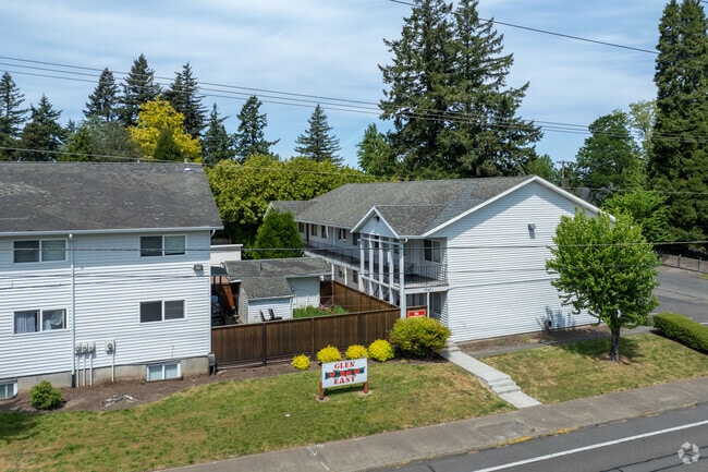 Exterior 02 - Glen East Apartments