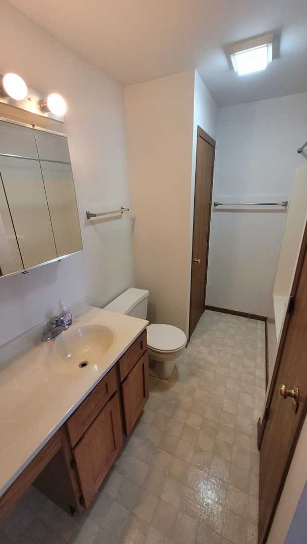 4307 W Shamrock Ln Condo Unit 3C Condo for Rent in McHenry, IL