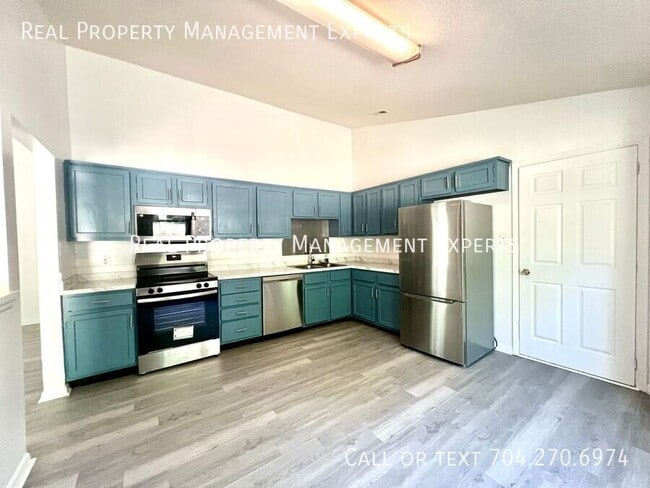 Photo - 723 Cricketwood Ln