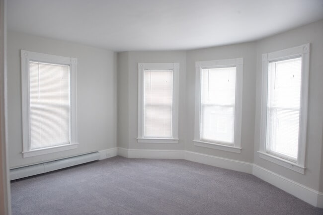 Photo - 562 Rimmon St