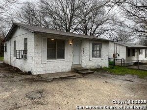 Photo - 443 Bundy St