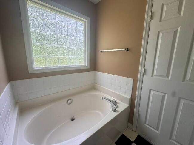 547 Lockwood Dr