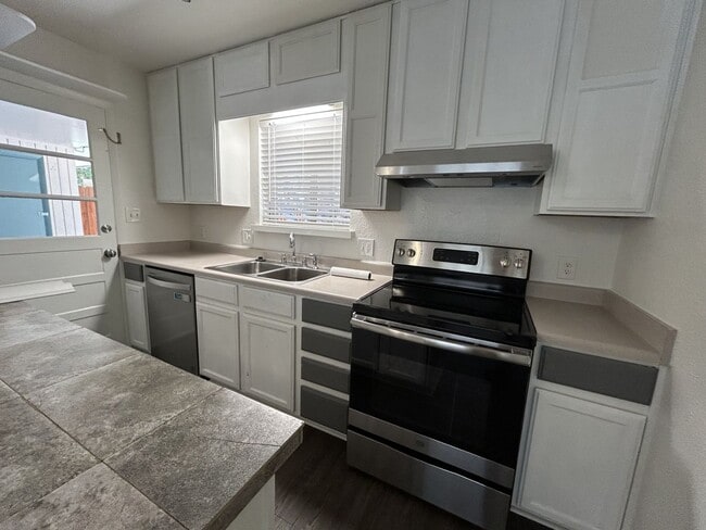 Photo - 2609 Stanford Rd Unit 2611 Stanford Raod