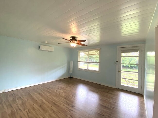 Building Photo - Charming 2-Bedroom Home in Prime Waimea Location
