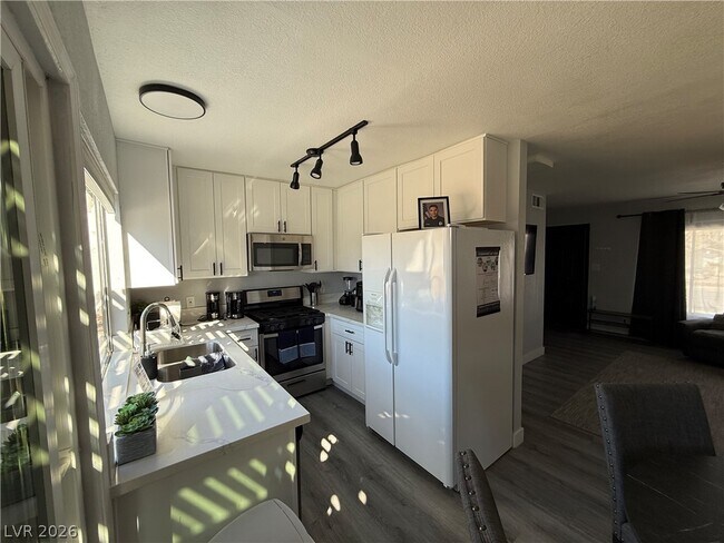 Photo - 7129 Grasswood Dr