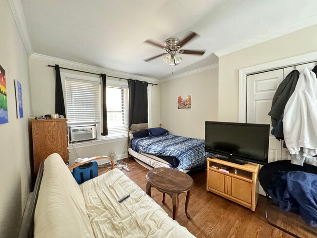 Building Photo - 839 W Cornelia Ave Unit 3S Rental