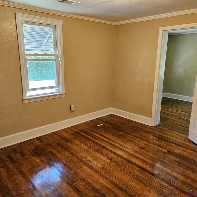 Photo - 7034 Moseley Rd