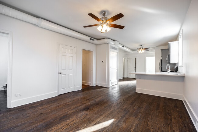 Photo - 3135 N Oakley Ave Unidad 2R