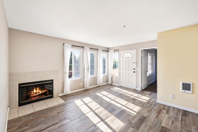 Building Photo - 1202 Donax Ave