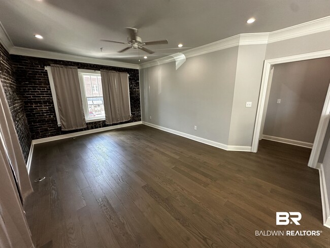 Photo - 120 N Alston St