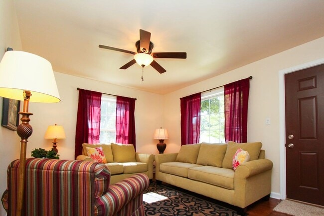 Photo - Spacious 3 bedroom 1.5 Bath Gem Available ...