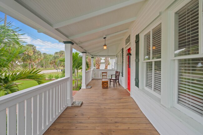 Photo - 1850 NE Church St