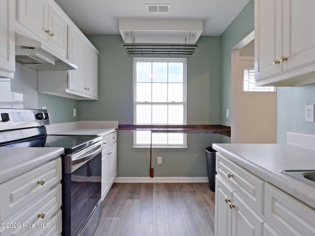 Photo - 402 Northrop Pl