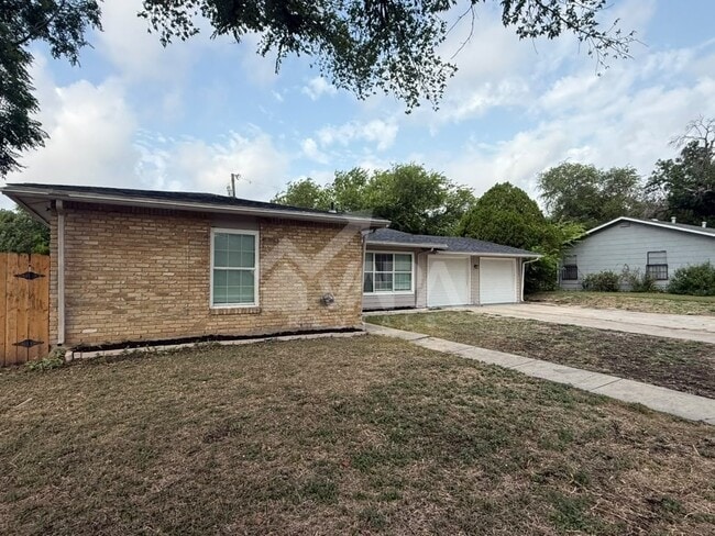Photo - 2902 Woodcliffe St