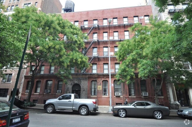 Building Photo - 165 E 83rd St Rental