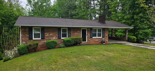 Building Photo - 2735 Tablerock Rd