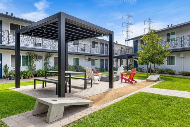 The 5800 Apartment Homes