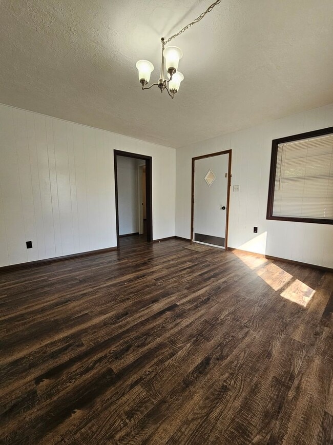 Photo - (3) Bed/(1) Bath in Purcell Avail NOWl!