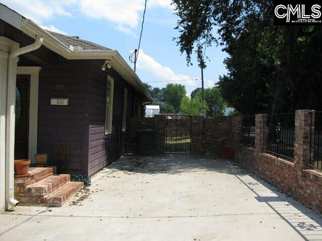 Photo - 700 Chester St