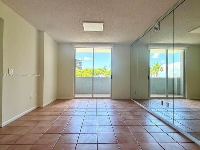 Building Photo - 185 SE 14th Terrace Unit 906 Rental