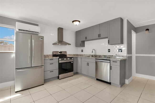 Photo - 249 SW 12th St Unit Rear