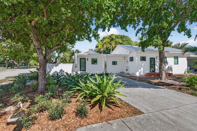 Photo - 515 NW 1st St