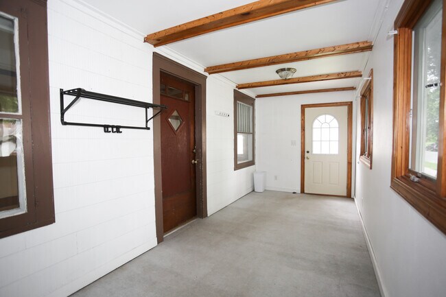 Photo - 210 Cross St Unidad Upper