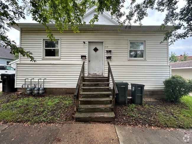 Building Photo - 115 W 15th St Rental