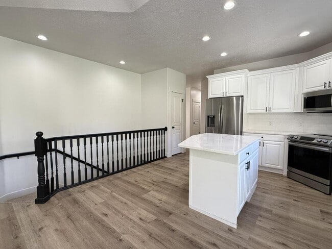 Photo - 152 W 4050 N