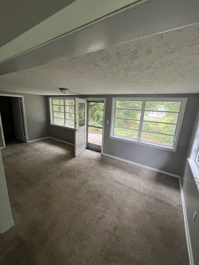 Photo - 1230 George St NE
