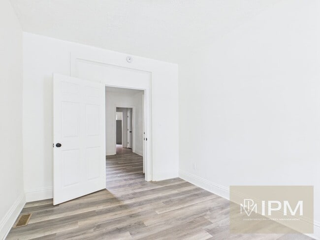 Photo - 633 W Princess St Unit 1st Floor