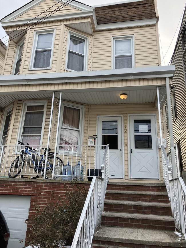 Building Photo - 70 W 44th St Unit 1