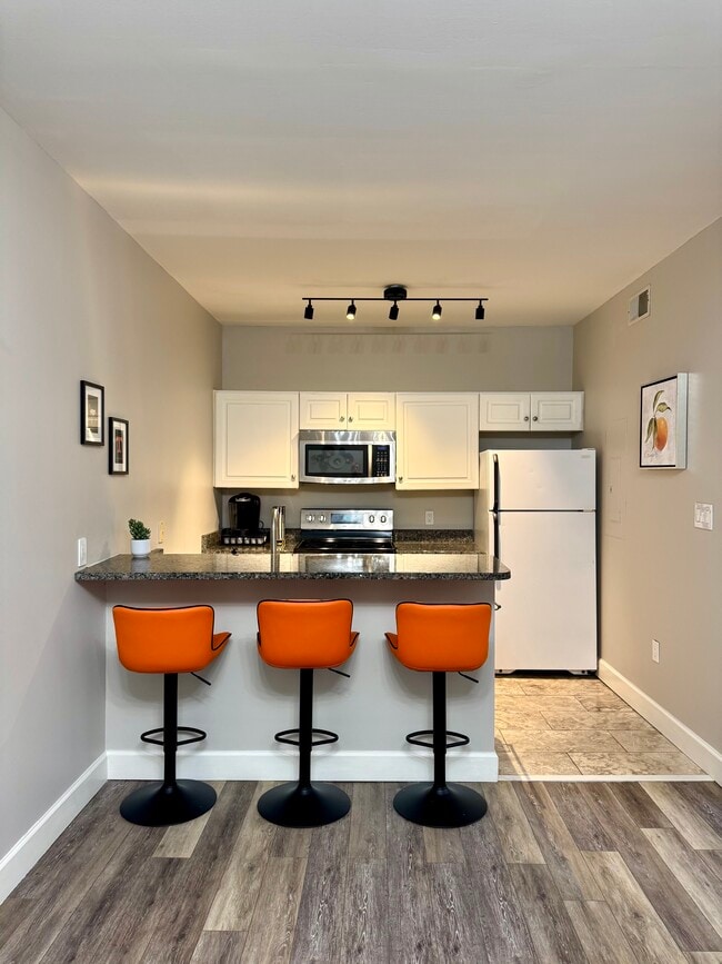 Kitchen - 1700 Clinch Ave Unit #104