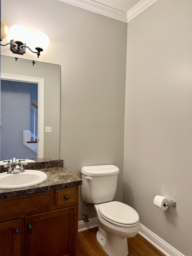 Photo - 114 W Green St